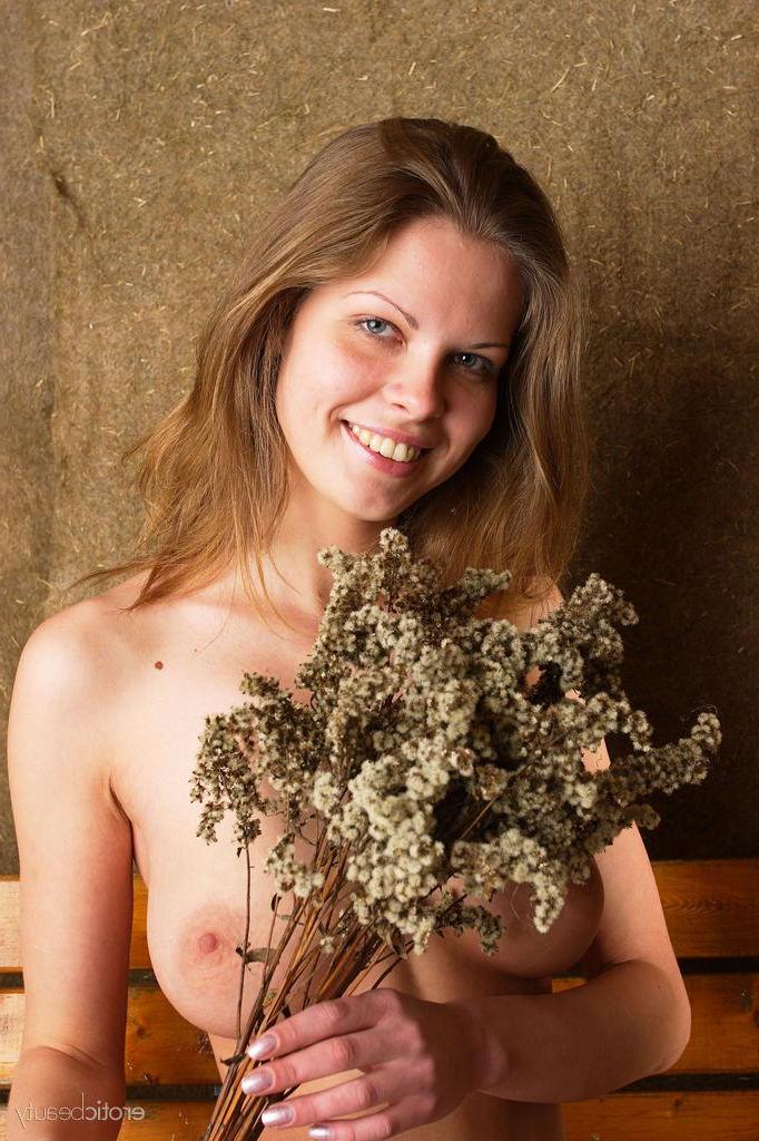 12P Beautiful blonde Olenk shows you every inch of her nude body