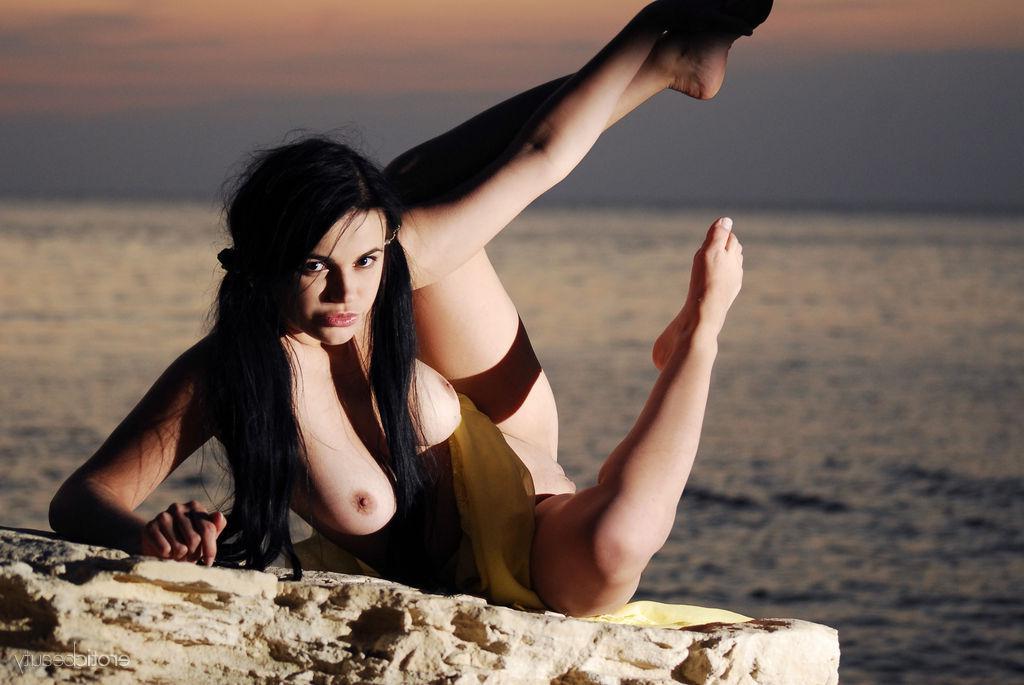 16P Brunette girl Janet B displays her gorgeous nude body outside