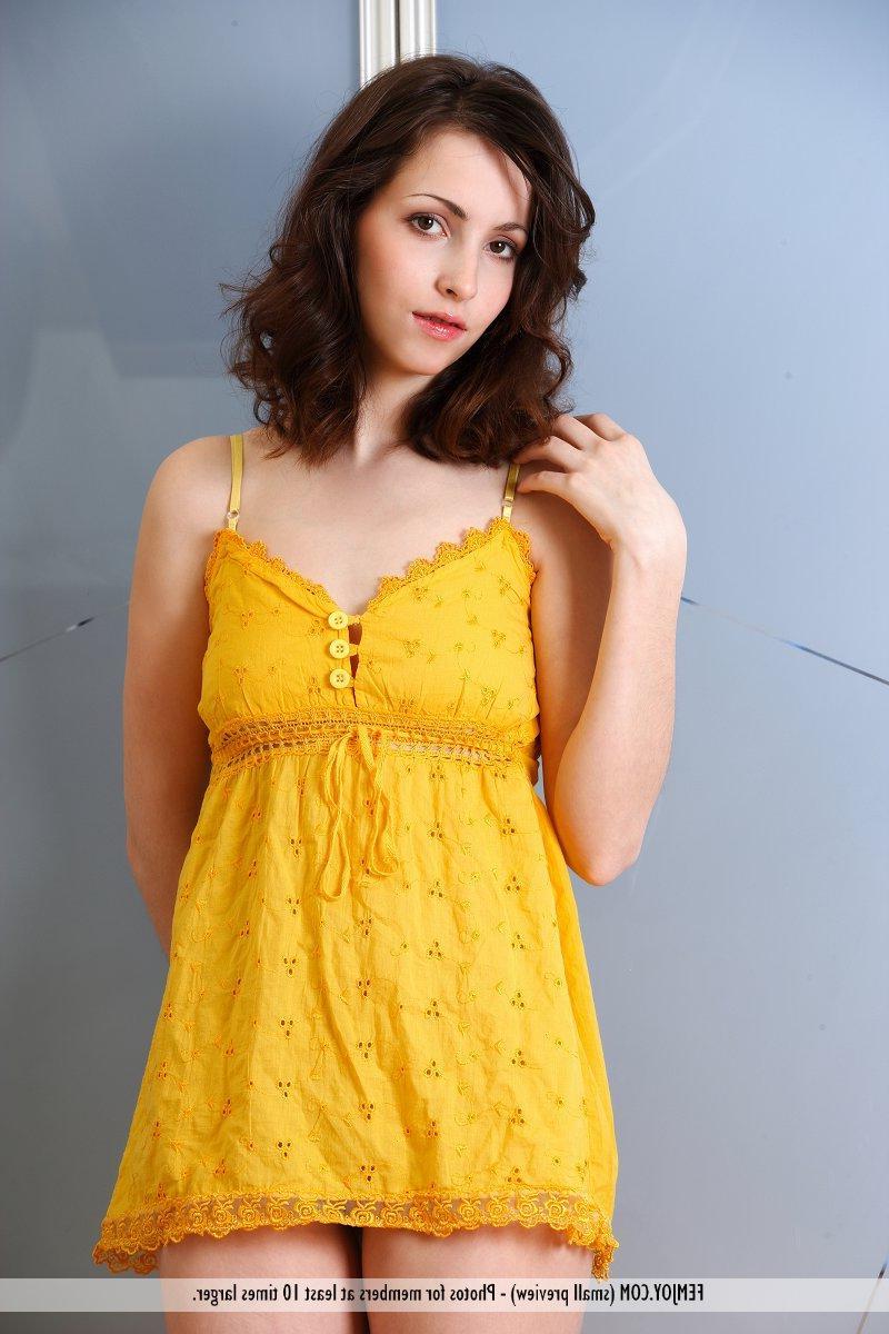16P Pictures of hot teen Meli S stripping totally nude for you