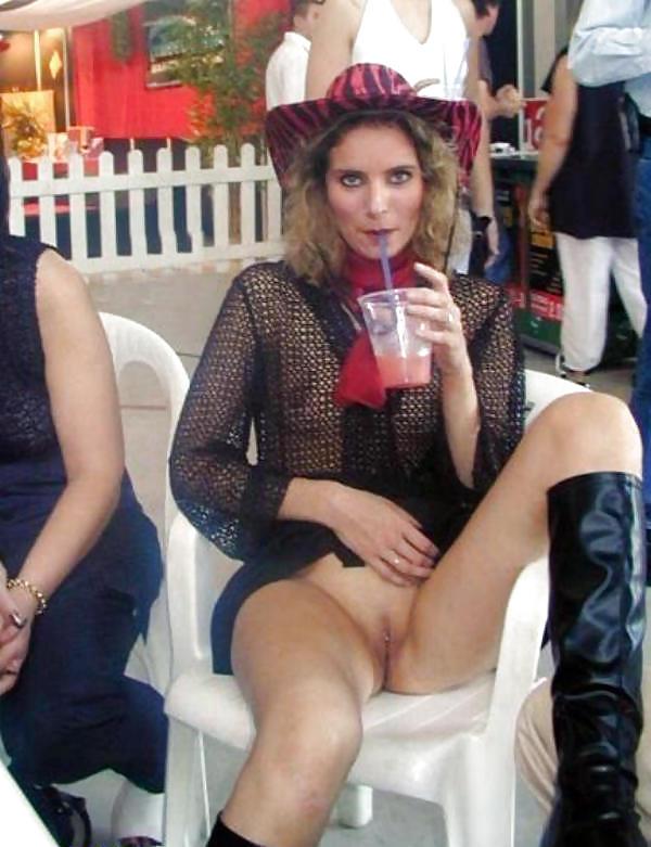 25P Mature Upskirt - 7