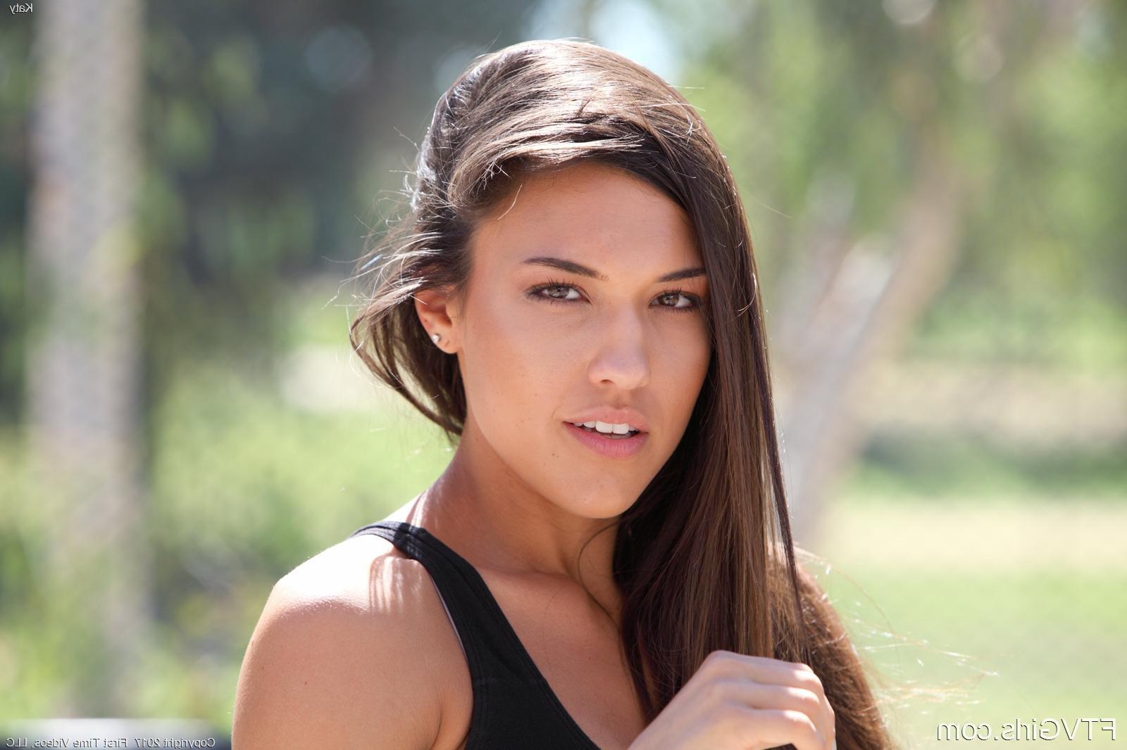 15P Hot teen Katy masturbates after her workout in "Sporty Looker"