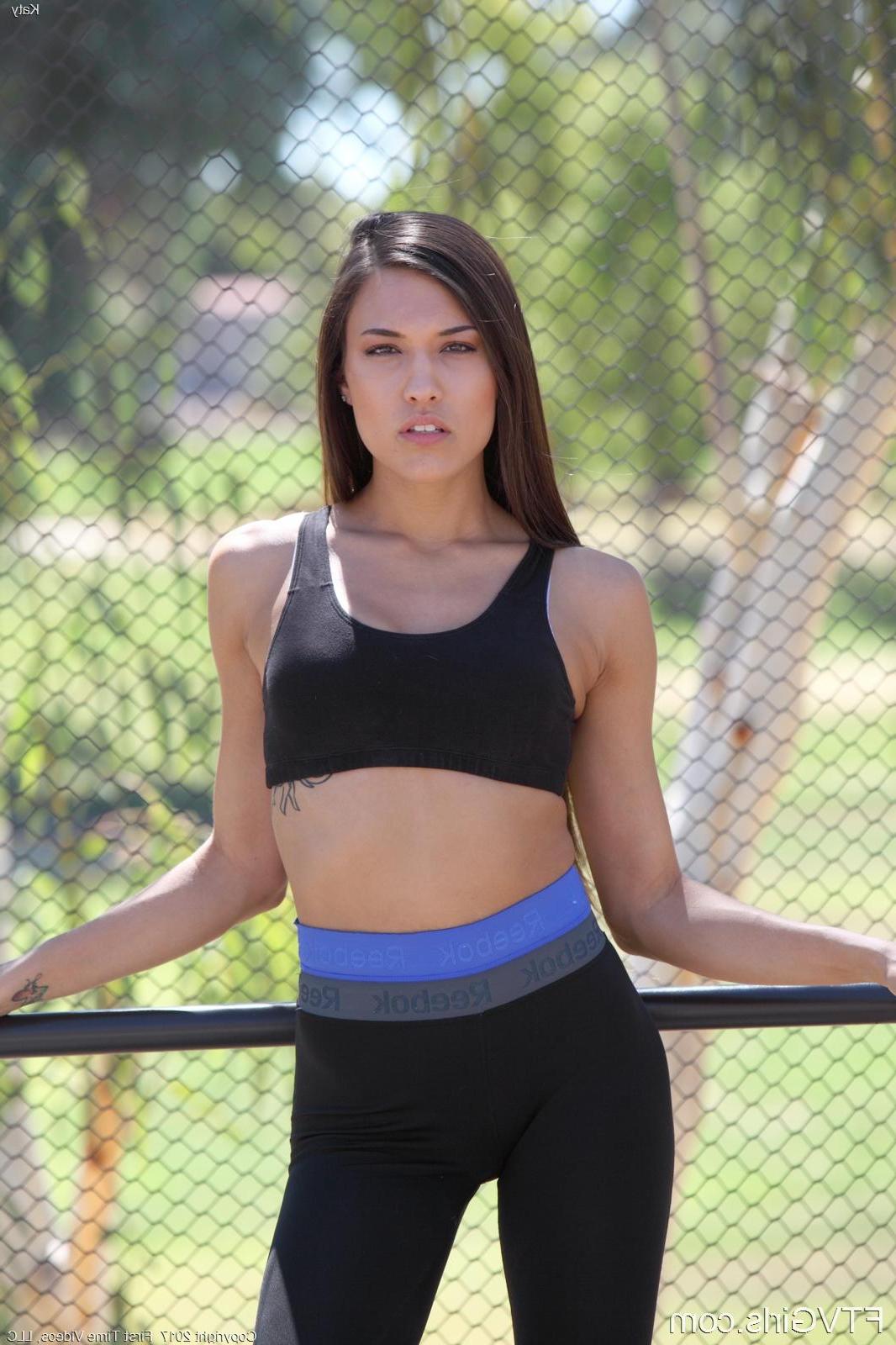 15P Hot teen Katy masturbates after her workout in "Sporty Looker"