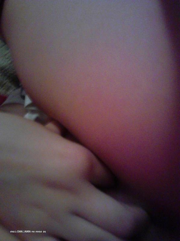 15P Naughty horny chick fingering her snatch while selfshooting