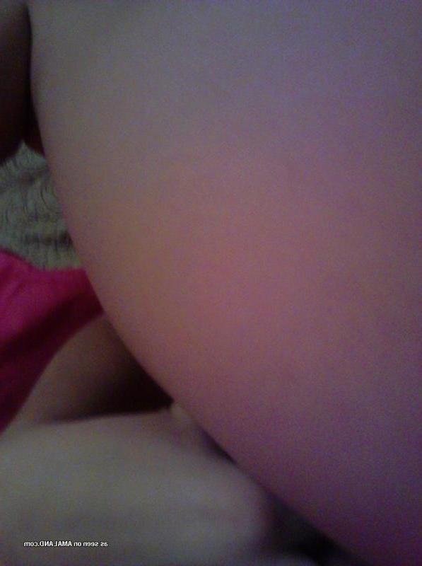15P Naughty horny chick fingering her snatch while selfshooting
