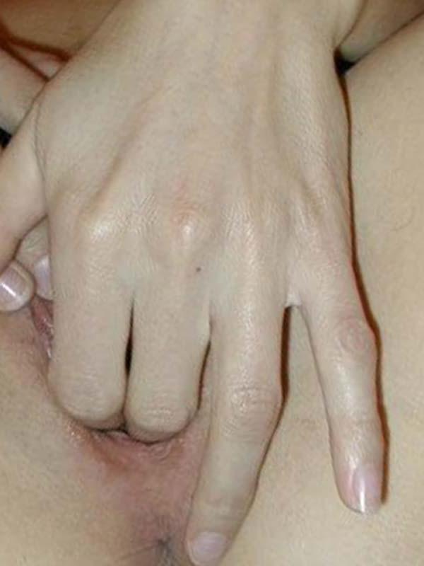 16P Picture set of a horny babe dildoing and fingering her pussy