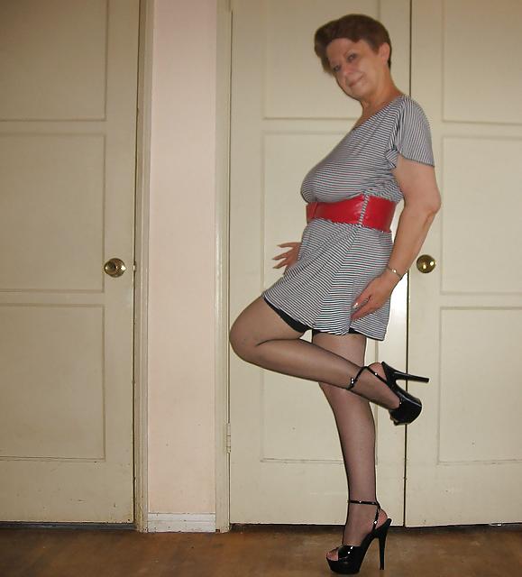 25P The Busty Mature Lady 1