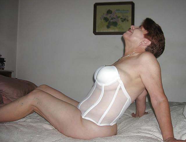 25P The Busty Mature Lady 1