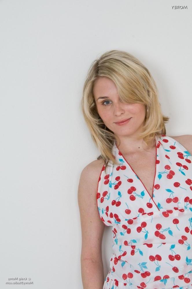 11P Blonde beauty Laura Crystal shows you what's up her dress