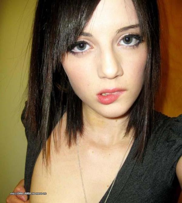 15P Picture gallery of a group of alternative hotties showing off