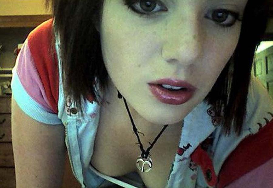 15P Picture gallery of a group of alternative hotties showing off