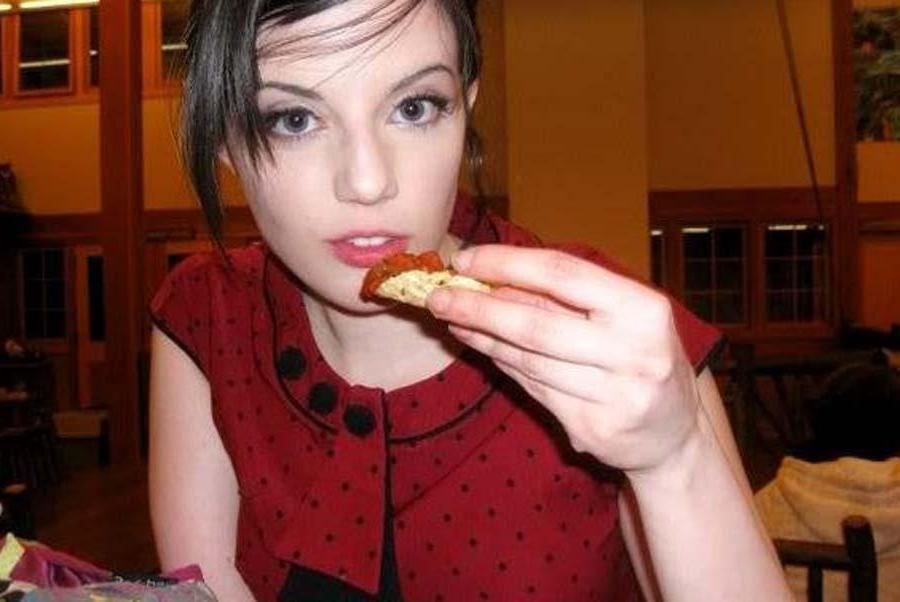 15P Picture gallery of a group of alternative hotties showing off