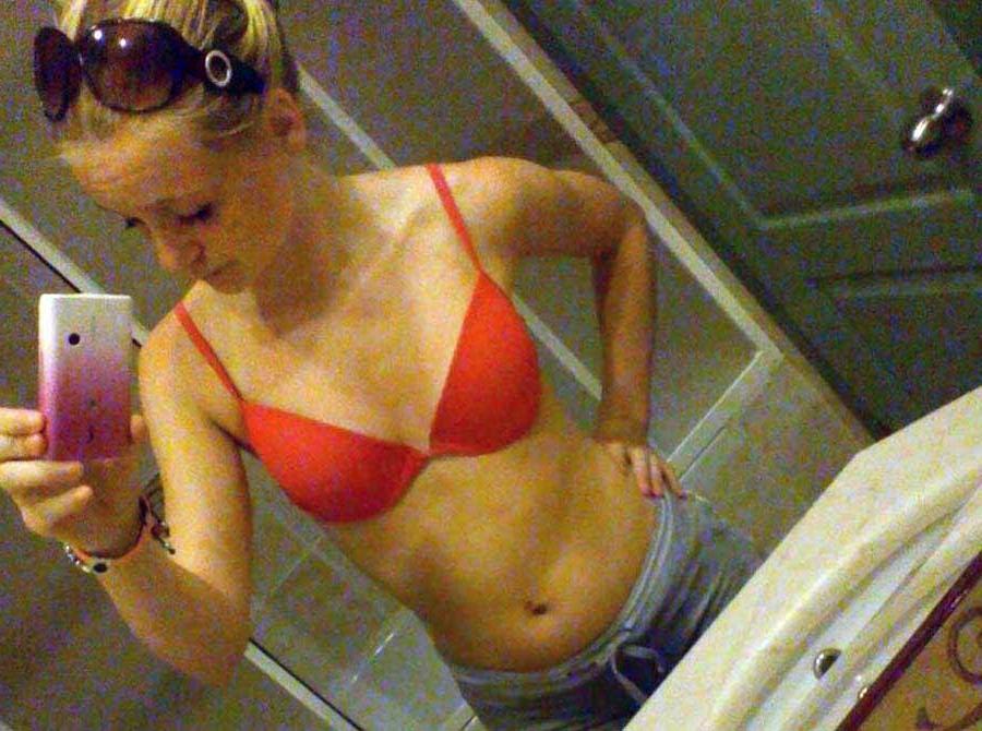15P Picture selection of various amateur non-nude girlfriends showing off