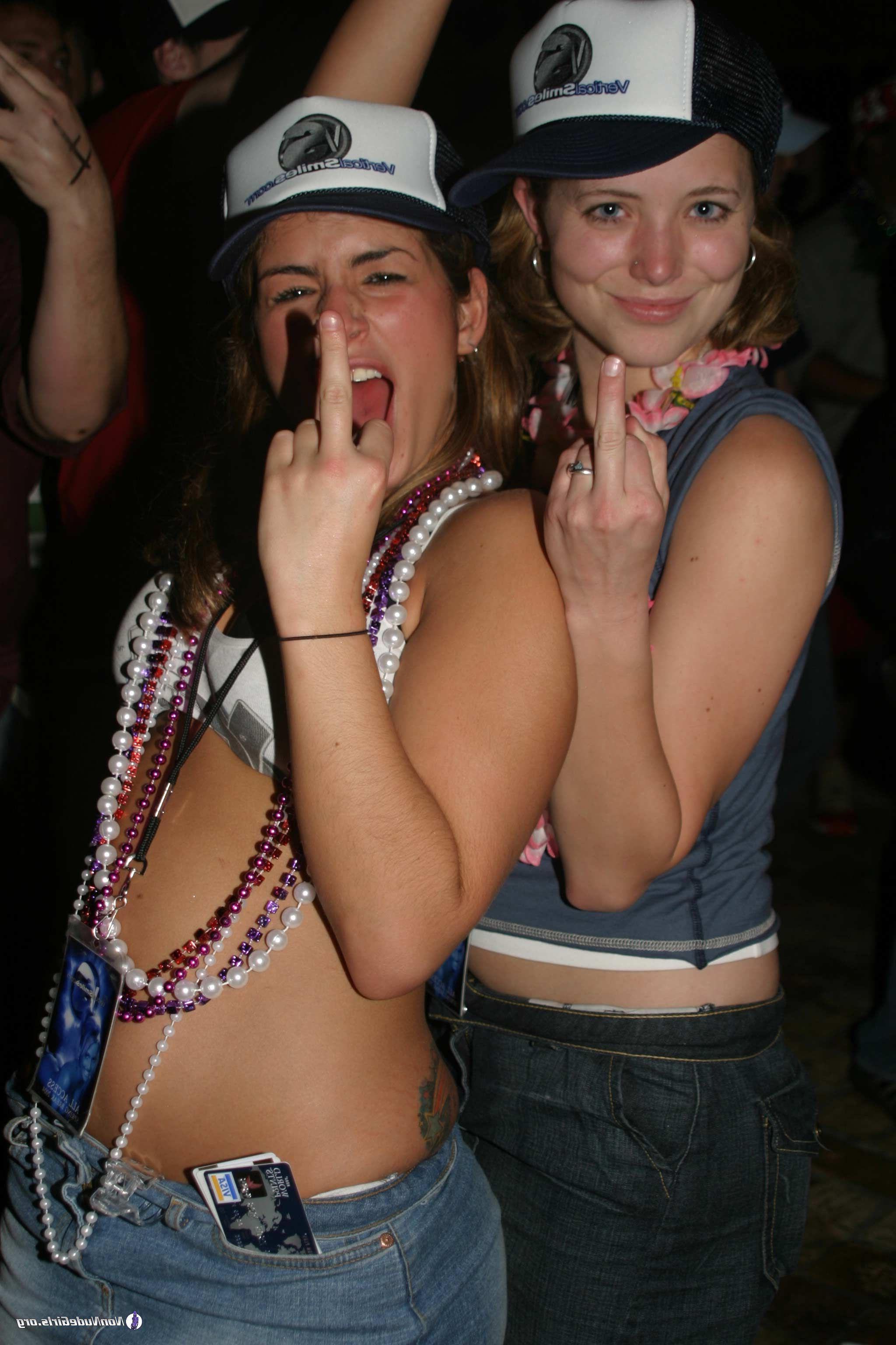 20P Pictures of horny coeds slutting out