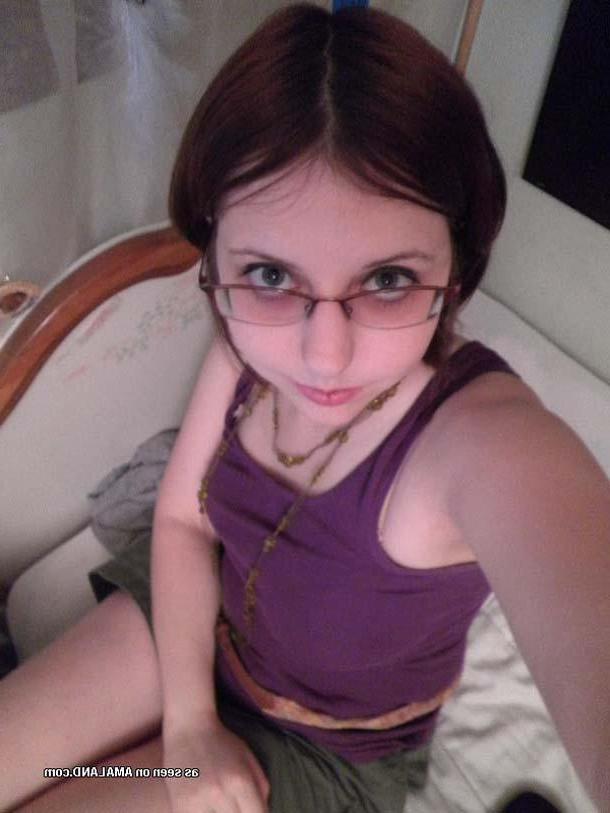 16P Hot and kinky group of selfshooting amateur hotties