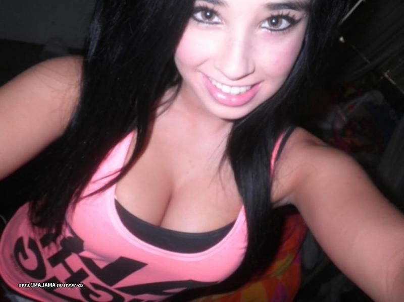 15P Self-shot non-nude pictures of a sexy pretty honey