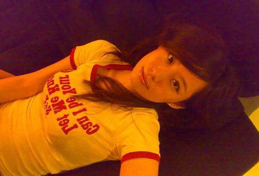 16P Pictures of a hot asian teen showing off