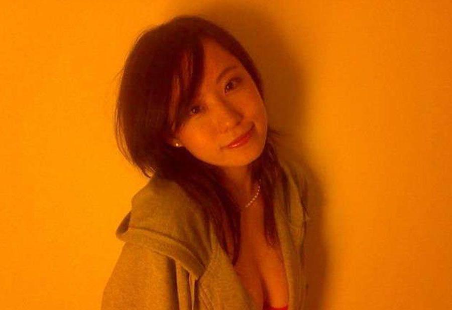 16P Pictures of a hot asian teen showing off
