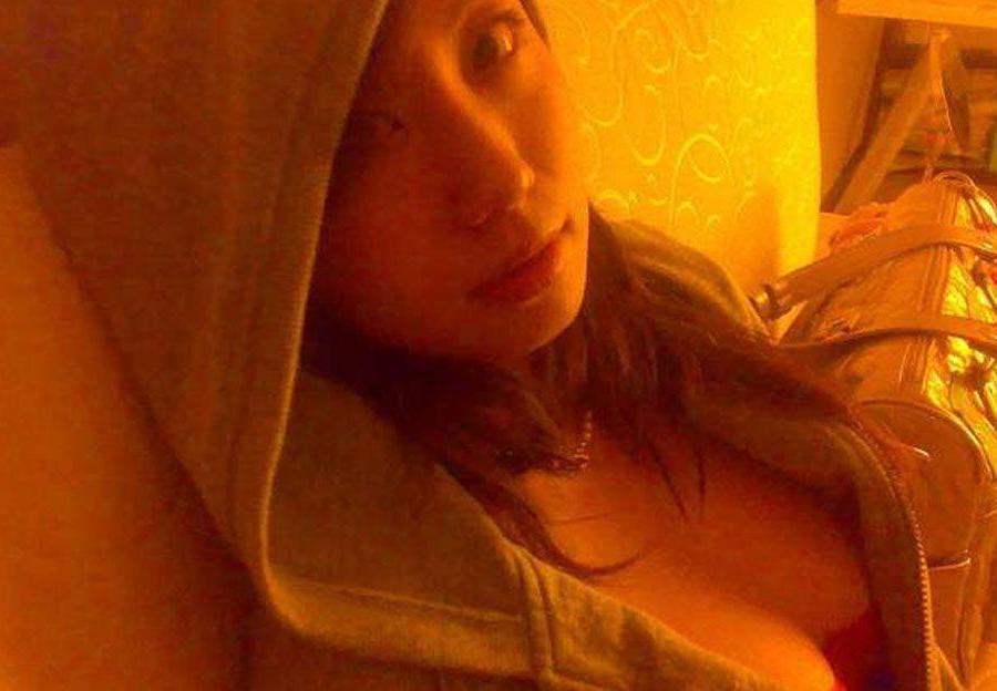 16P Pictures of a hot asian teen showing off