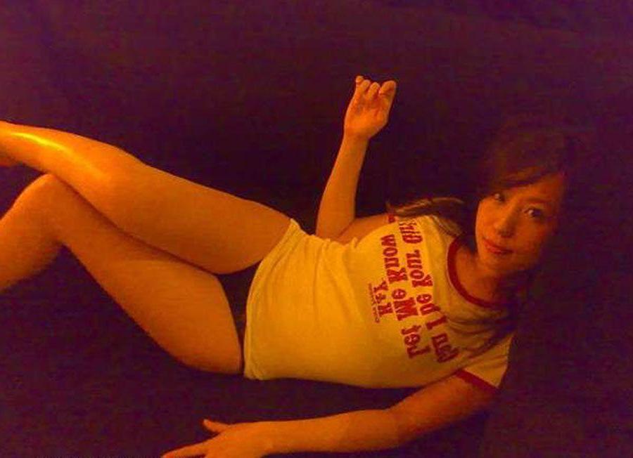 16P Pictures of a hot asian teen showing off
