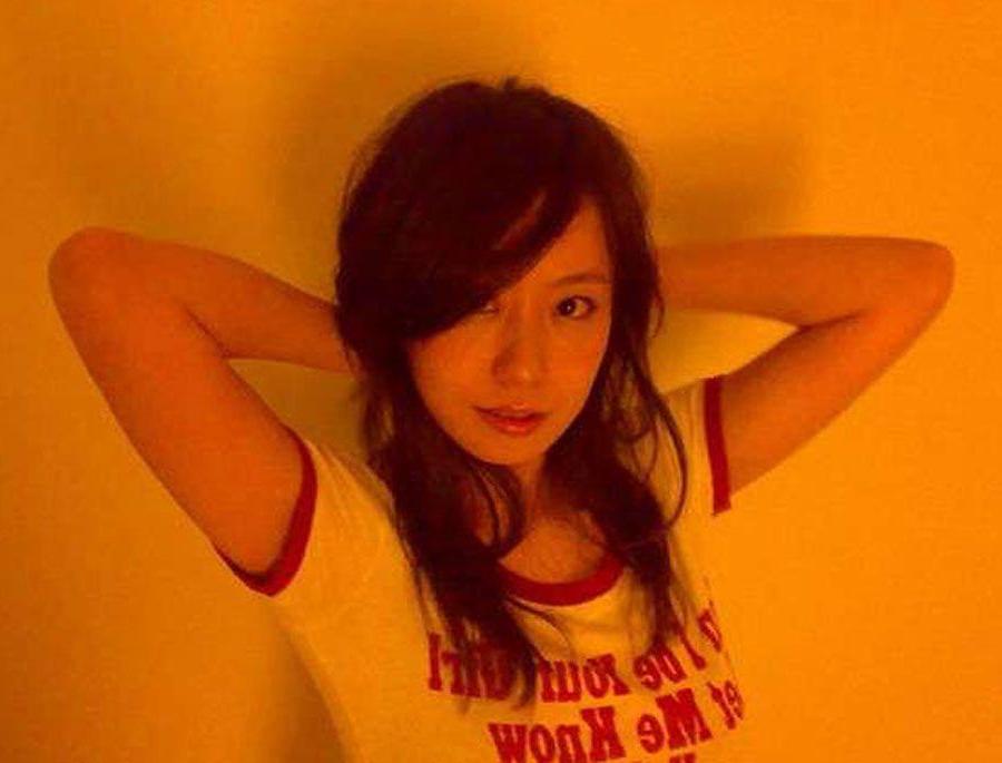 16P Pictures of a hot asian teen showing off