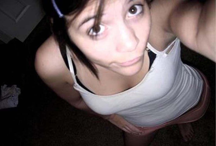 16P Pictures of sexy teens taking nude pics of themselves