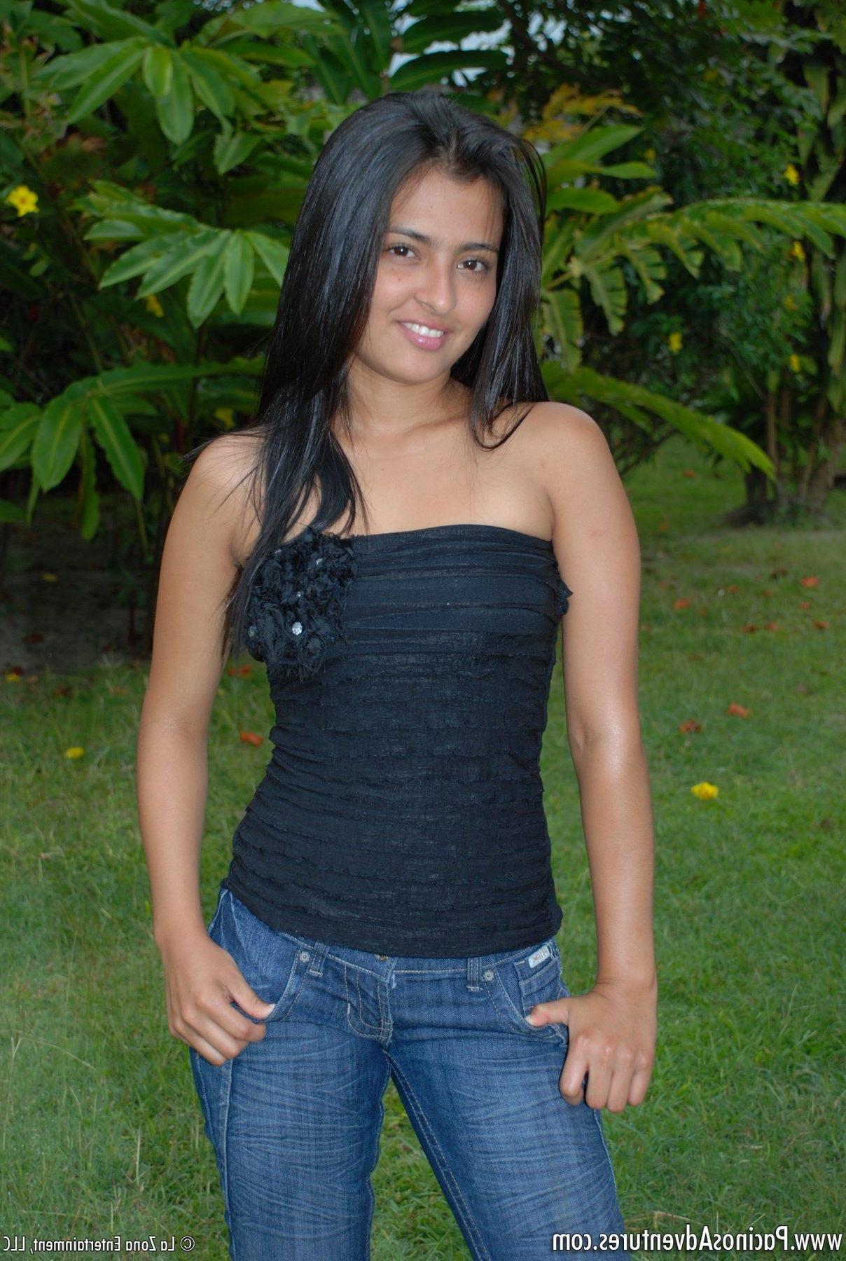15P Jeniffer shows her juicy butt and huge tits as she slides out of her jeans and top
