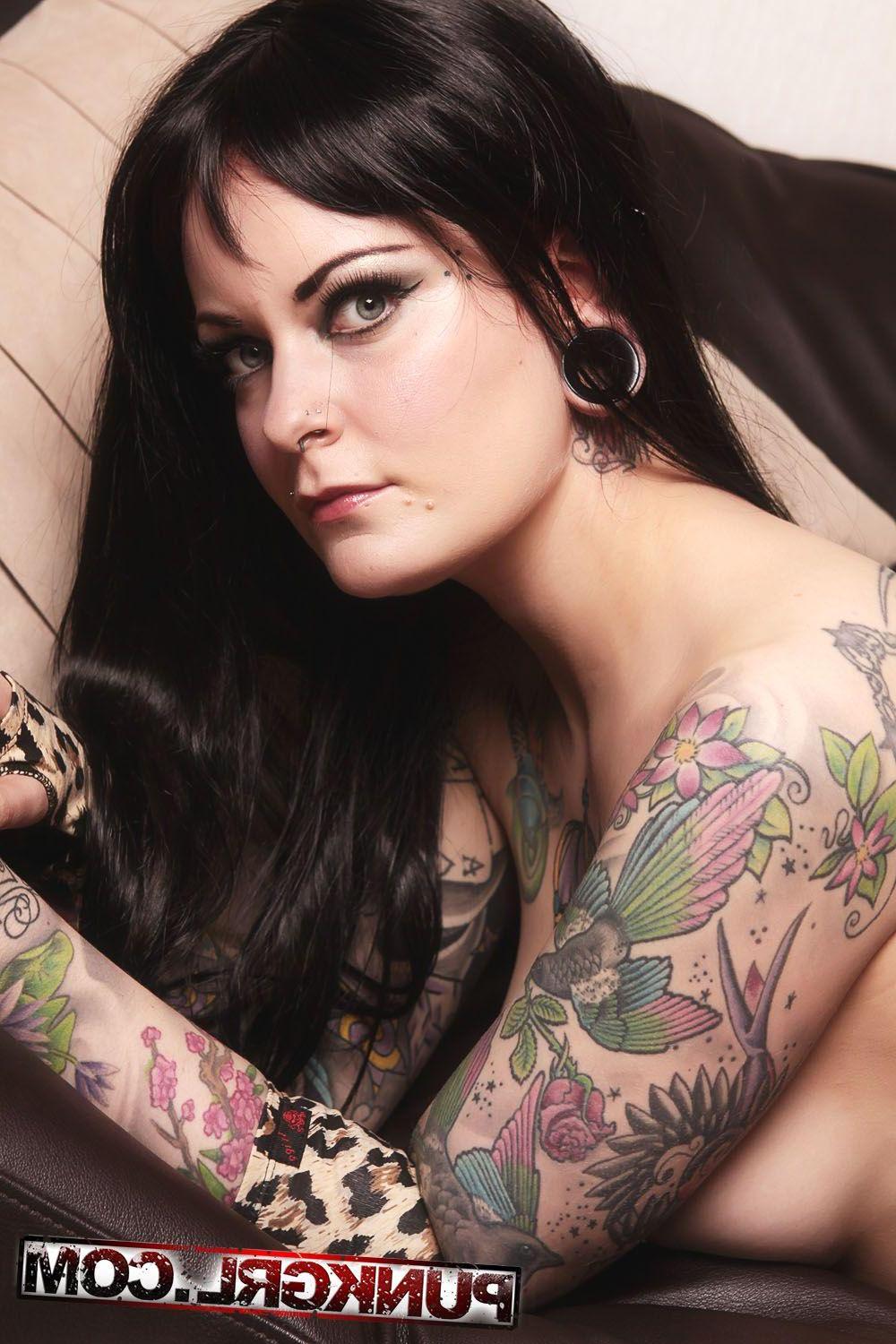 20P Pictures of tattooed chick Ms Propaganda getting nude for you