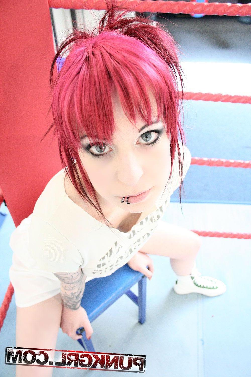 15P Pictures of Wild Vixen ready to knock you out with her hot titties
