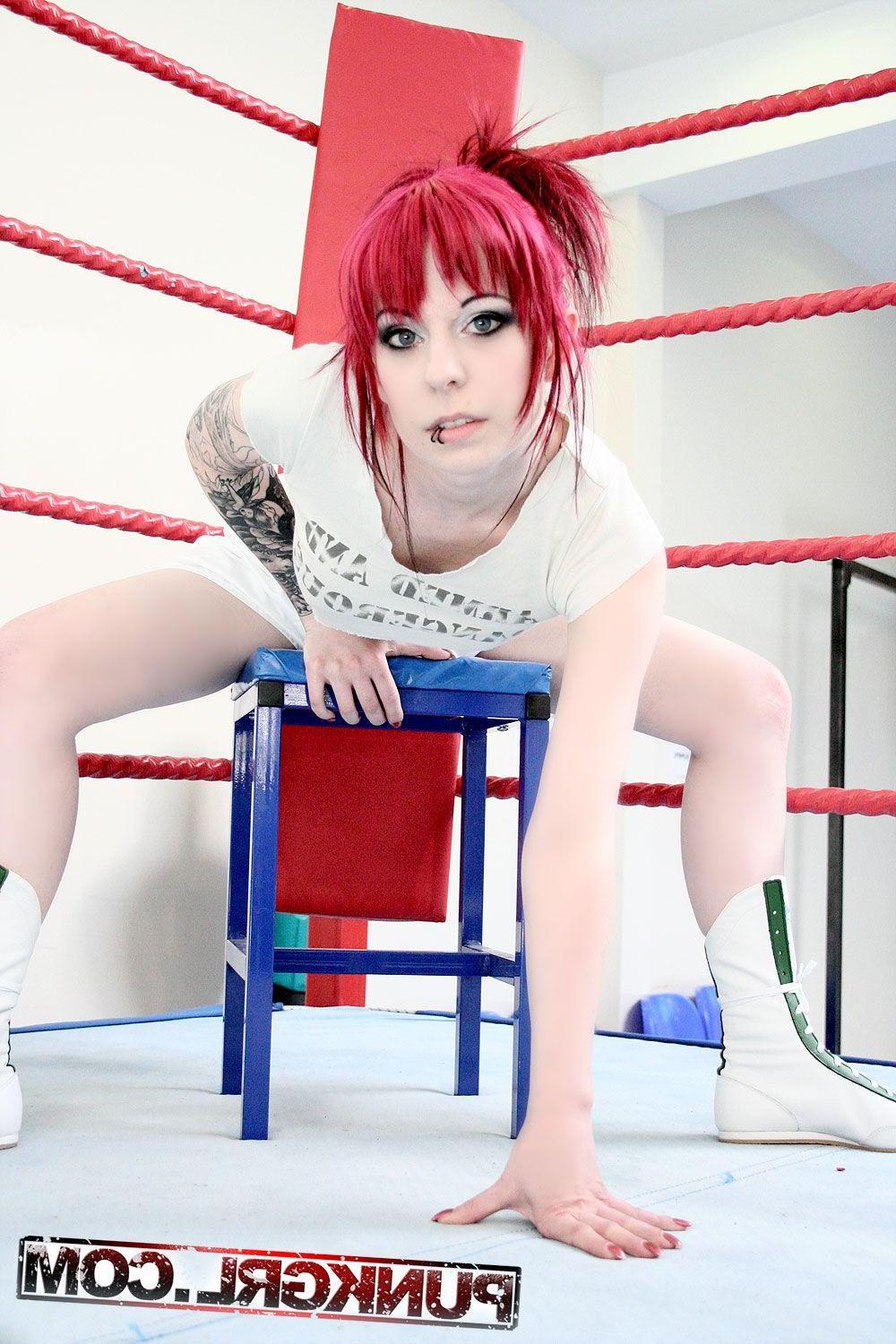 15P Pictures of Wild Vixen ready to knock you out with her hot titties