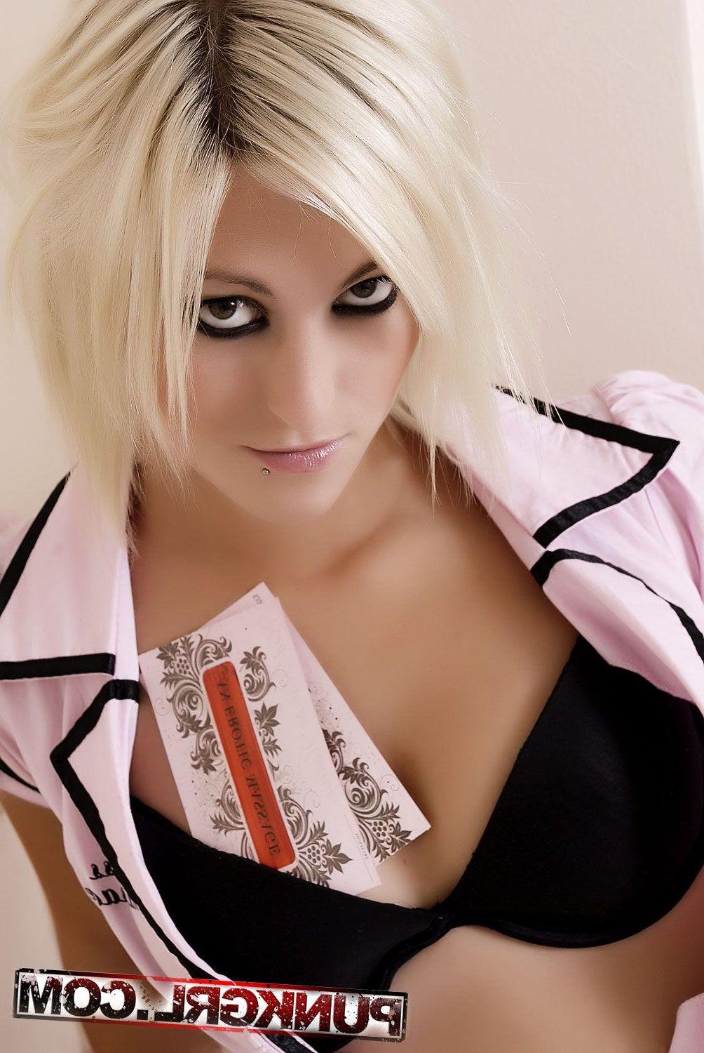 15P Pictures of punk girl Stylie stripping nude for you