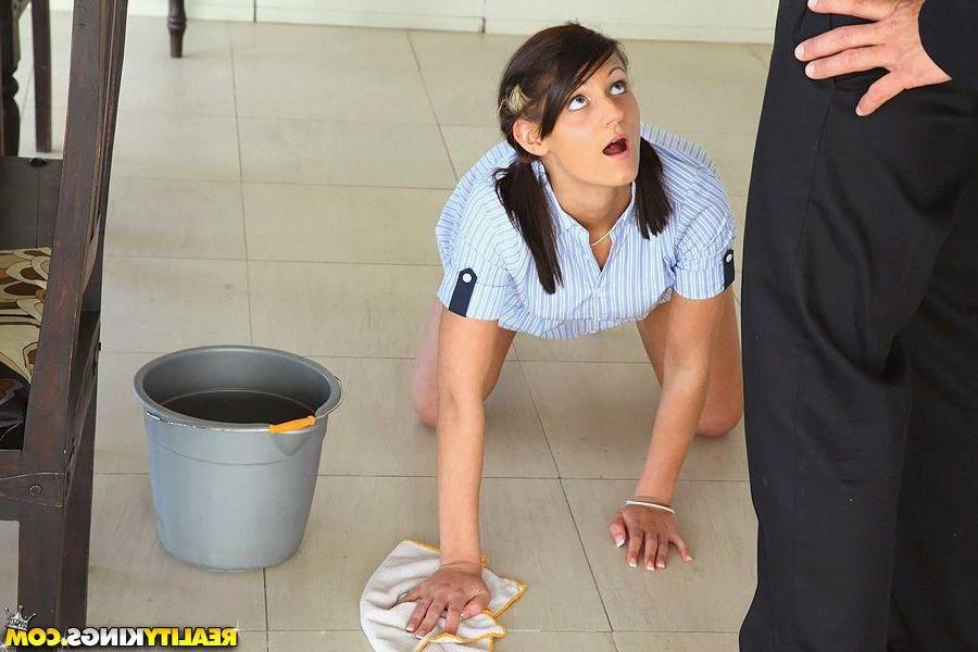 20P Pictures of Kylie Moore getting fucked hard and deep