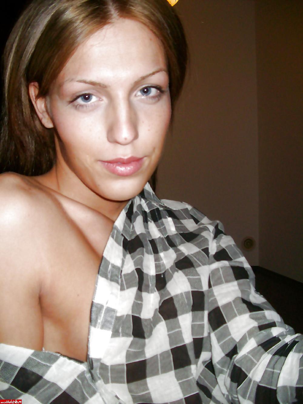 13P Ladyboy Nicole