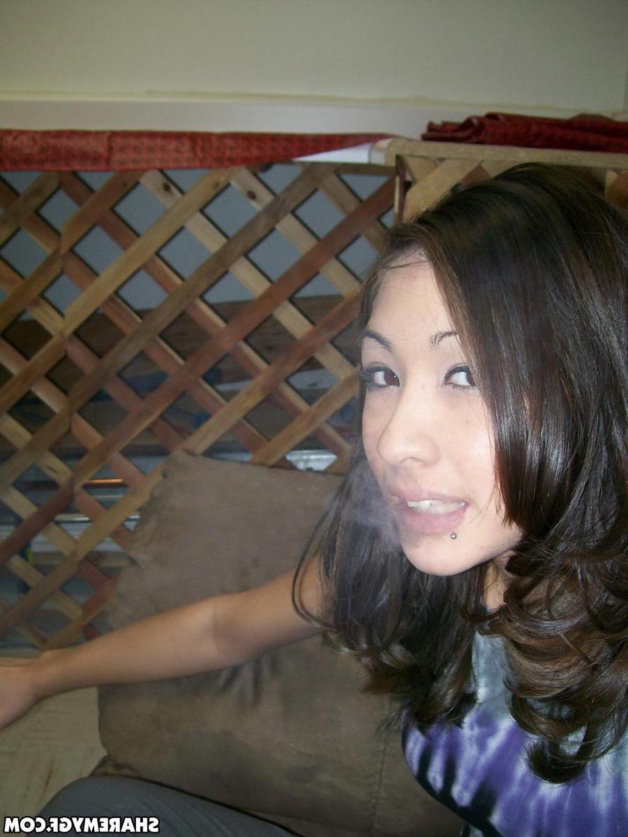 12P Asian girlfriend teases with her perky tits and round ass as she takes selfies