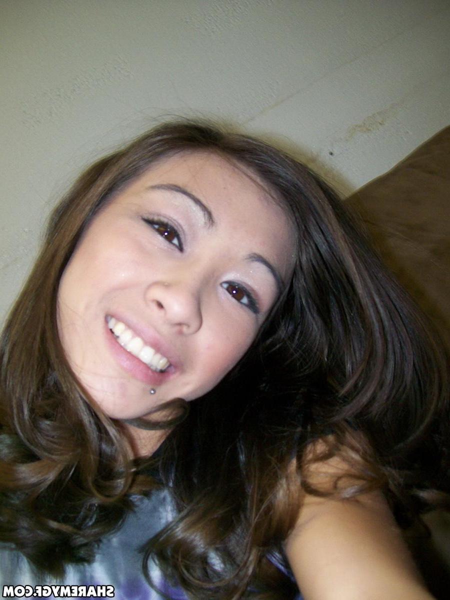 12P Asian girlfriend teases with her perky tits and round ass as she takes selfies