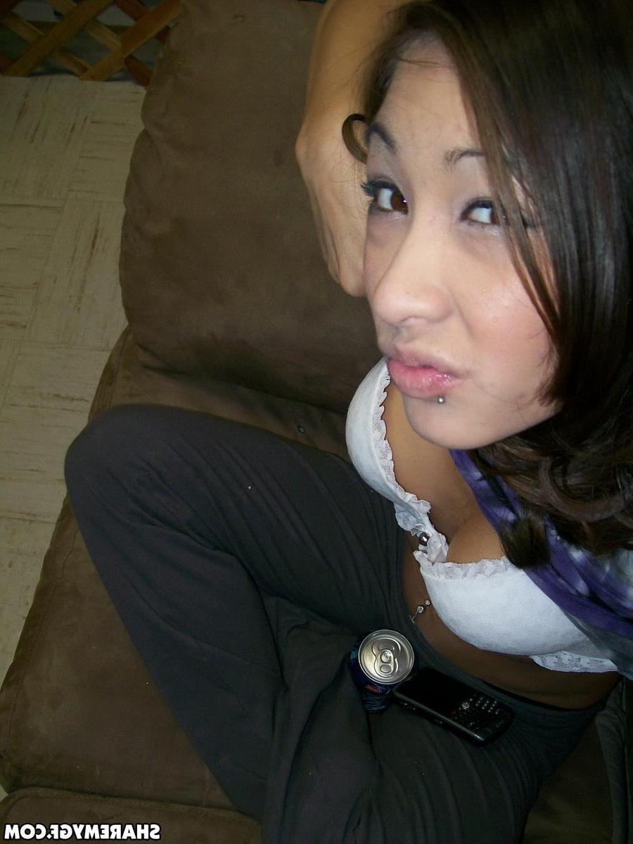 12P Asian girlfriend teases with her perky tits and round ass as she takes selfies