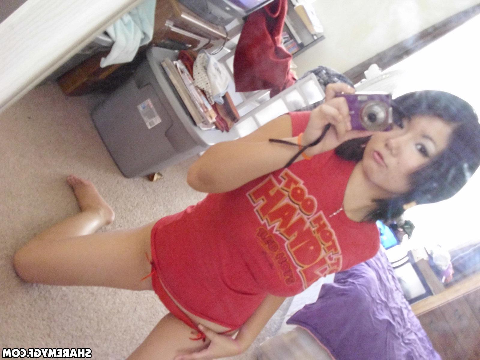 20P Hot asian college girl takes selfies of her naked body
