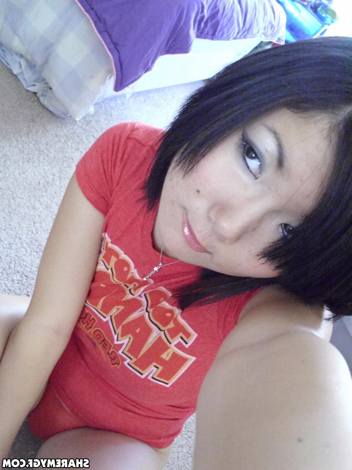 20P Hot asian college girl takes selfies of her naked body