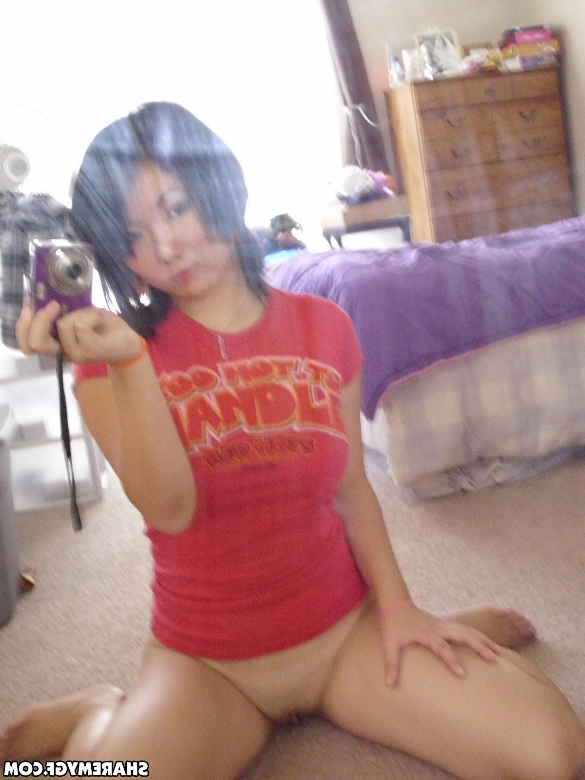 20P Hot asian college girl takes selfies of her naked body