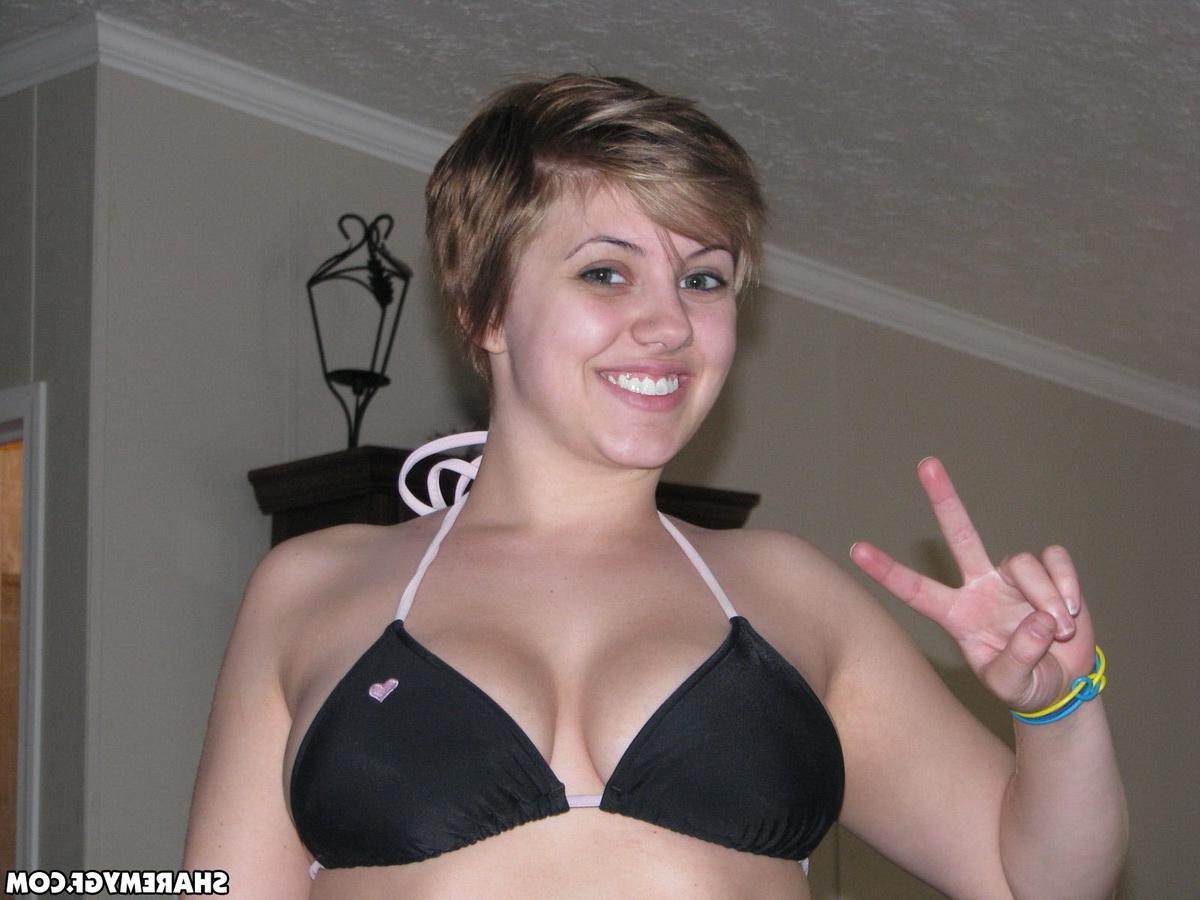 20P Naughty emo GF has some fun with her friend on vacation