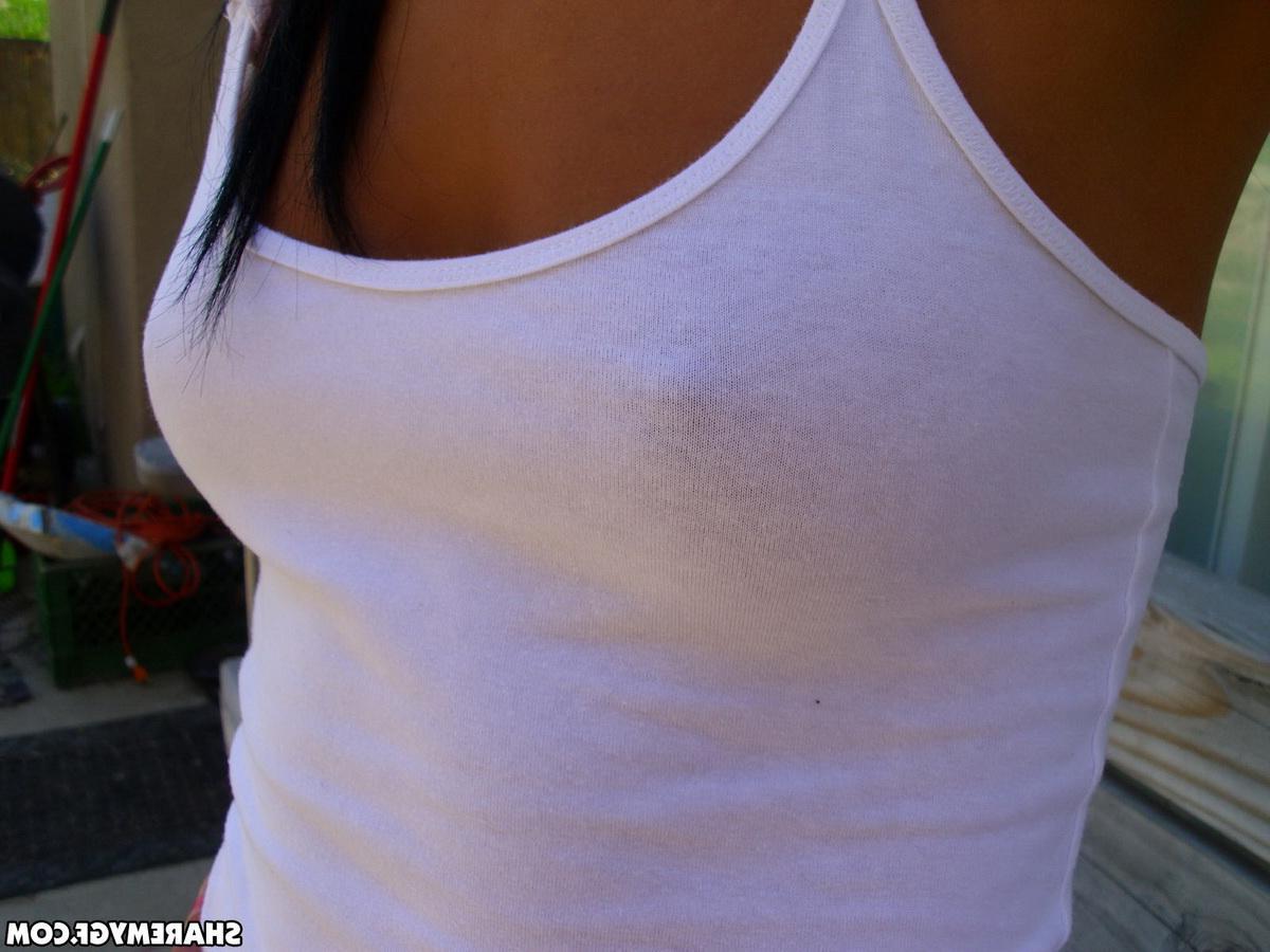 20P Hot brunette GF takes some selfies of her nipples and ass