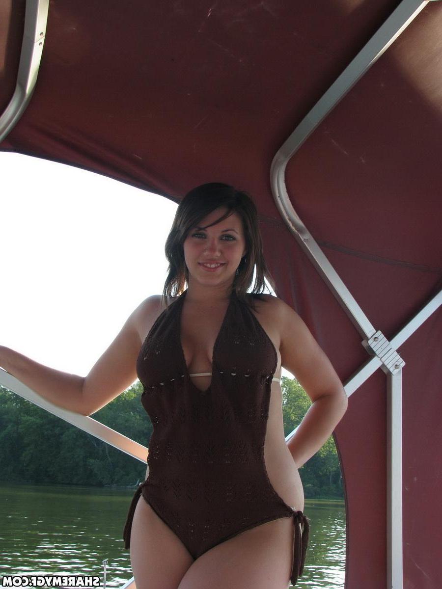 20P Two hot girlfriends have fun on vacation
