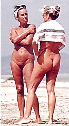 25P Mature Lady Nudists 3