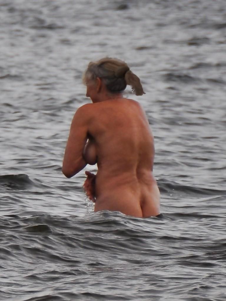 25P Mature Lady Nudists 3
