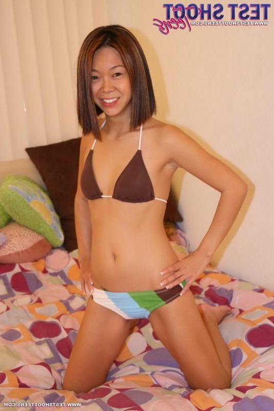 16P Amateur asian teen shows off her perfect round ass in her bed