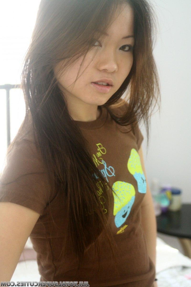 20P Pictures of an asian teen waiting for you in bed