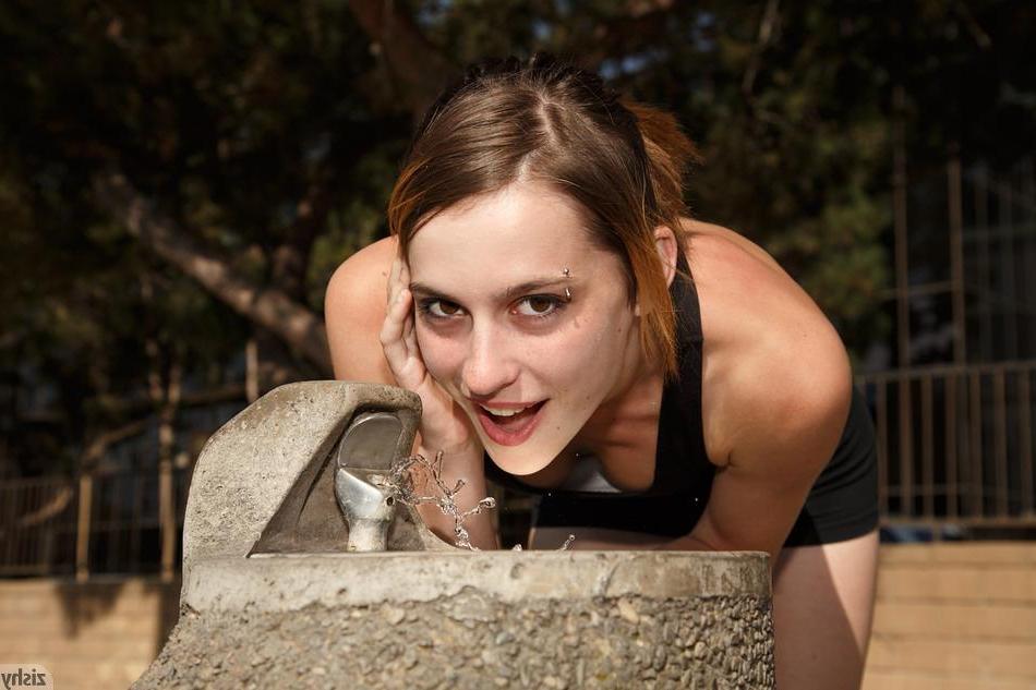 8P Hot teen April Grantham shows off her flexibility at a park