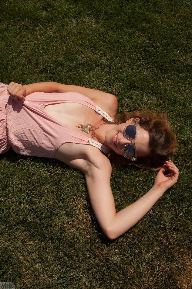 8P Hot teen April Grantham shows off her flexibility at a park