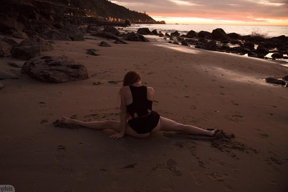 8P Redhead teen Wendy Patton has some fun on the beach