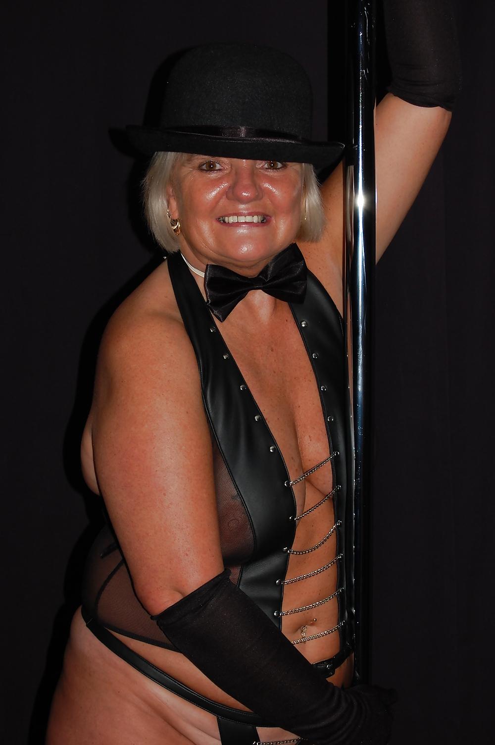 25P Scubabunny bowtie and chrome pole part 2 non nude