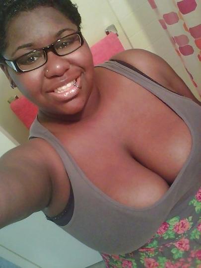 25P Ebony Busty Internet Amateur Young Set 10